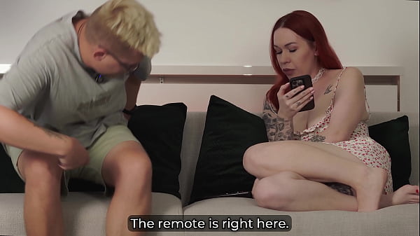 Oral Creampie! I Surprise My Step mom While She Leans on My Legs