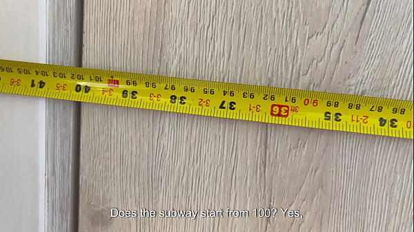 Mi vecina caliente me implora que la folle duro a cambio de hacerle un trabajo en su casa nueva.