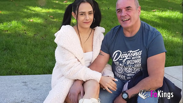 Prova de amor: Valen Pink, de 22 anos, nos apresenta seu SUGARDADDY DE 55 ANOS e transa com ele para nós