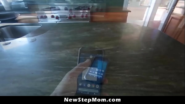 Stepmom Send Naked Selfies and Video to Stepson for Getting His Attention – Newstepmom