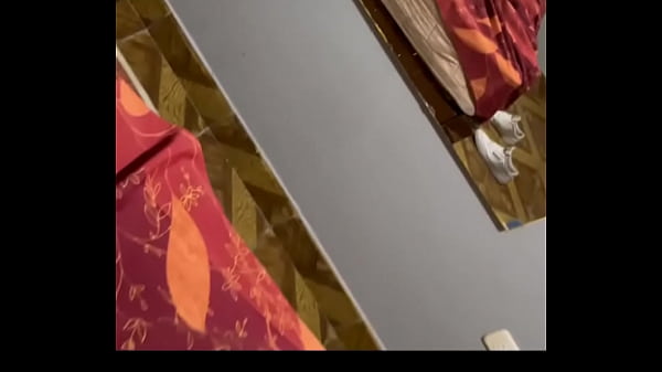 Celular roubado, ela abre o cuzinho para tudo penetrar