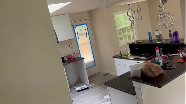 Cheetah Adora quebra a internet e trai o marido com o eletricista!