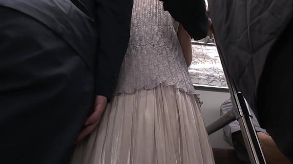 人妻電車~さわられた五十路母~ 堀美也子