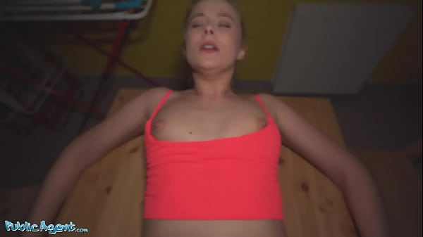 Public Agent Casey the Runner in Tight Leggings Fucked