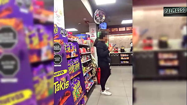 Fantasia com um estranho - putinha flagrada fazendo compras em um armazém, acaba transando com um tarado