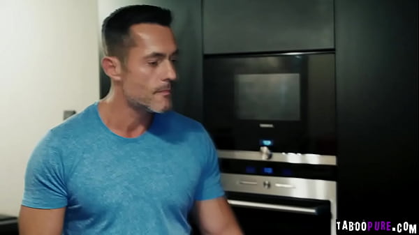 Ophelia Dust fucks her bestfriend Mona Blue beside her