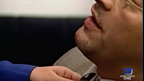 Léa Martini, belle blonde aux gros seins, soumise et enculée en prison