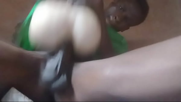 Man fuck homemade cuhbby big ass wen his girlfriend is not at home 1