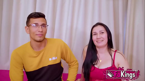 Desperate mommy Perla Brites wants to have sex with her young neighbor!