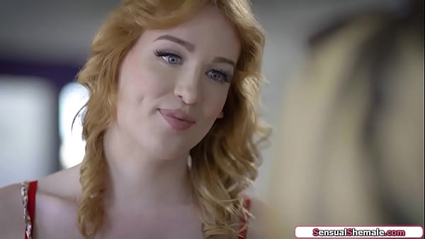 Peituda tgirl Erica Cherry fode uma latina