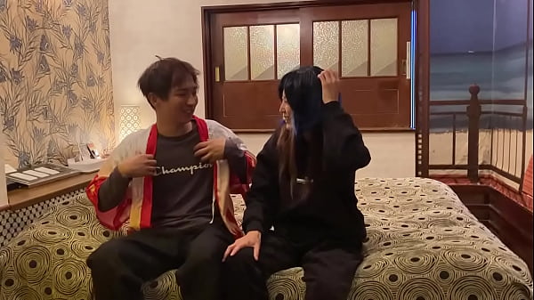 人妻熟女【無修正】ハロウィンの日にコスプレさせられてフェラから生中出し！！！