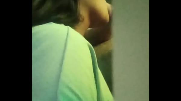 UNIVERSITARIA LE ENCANTA MAMARSELA A SUS COMPAÑEROS DE CLASE