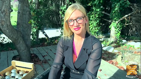 Irina, 26ans, montre ses atouts pour la première fois