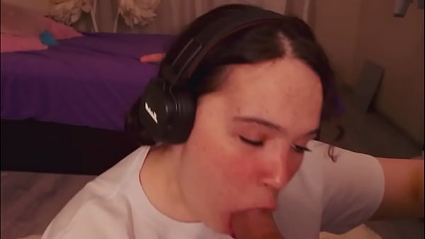 Gordita en webcam tragando un consolador (chery lady22)