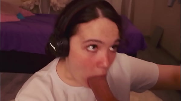 Gordita en webcam tragando un consolador (chery lady22)