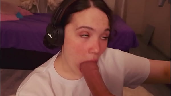 Gordita en webcam tragando un consolador (chery lady22)