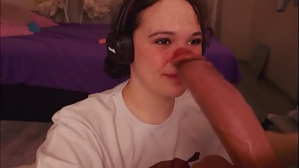 Gordita en webcam tragando un consolador (chery lady22)