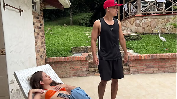 Me follo a mi vecino cuando mis padres estan de viaje