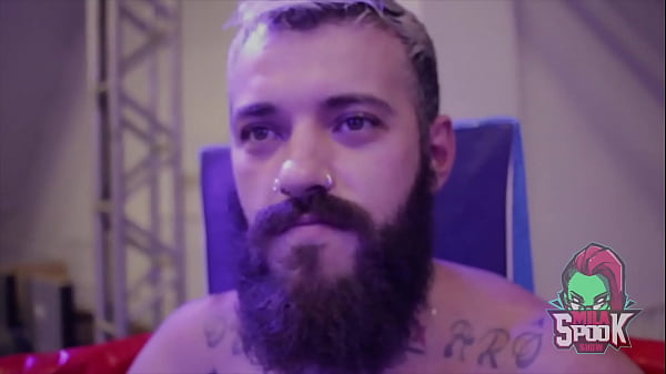 Na hora do mata leão, ela me deu uma chave de buceta