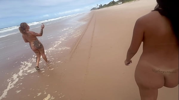 Fiz uma orgia na praia de nudismo com minhas amigas gostosas e ainda gravei