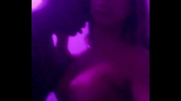 Transando com minha loira no banheiro da balada