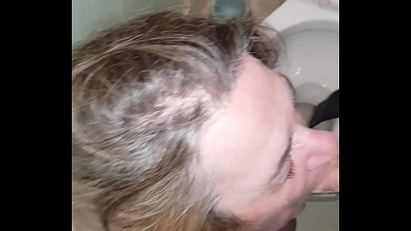 Esclave F humiliée dans les WC 20 septembre 2020