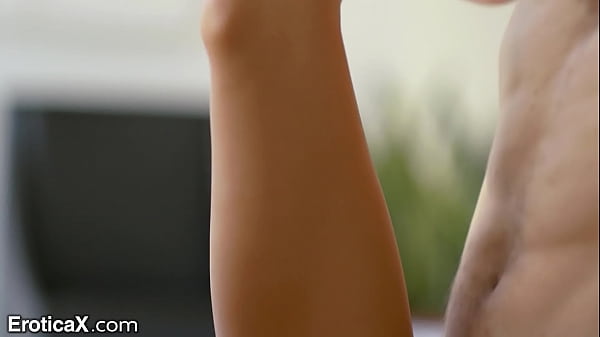 Hot Asian Vina Sky Bootycalls Bestie On The Rebound - EroticaX