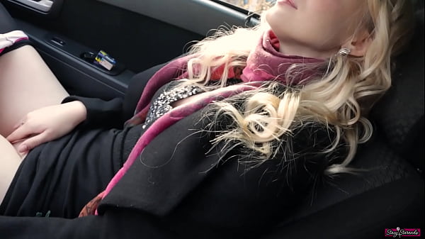 Horny teen girl masturbates her pussy in public in the car!