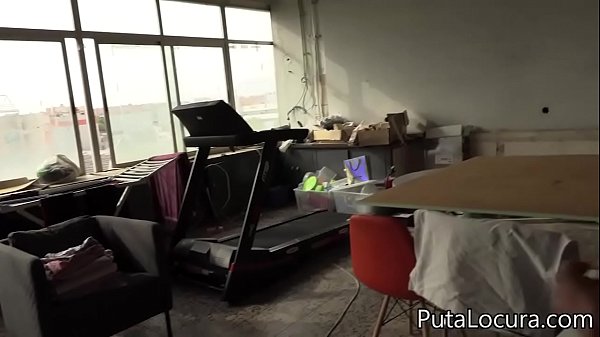 ¿No es esta tu vecina? Una chica común acepta dinero para follar