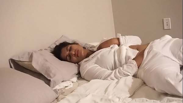 Desi Bhabi se fode na cama - Maya