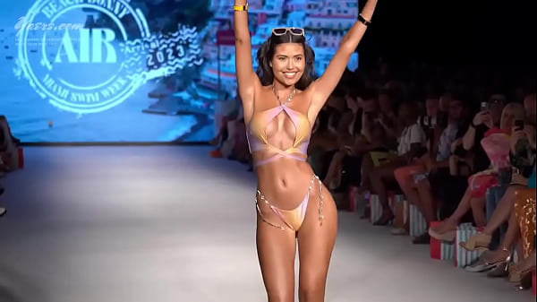 rich tail in bikini Thumbnail