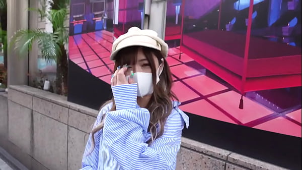 Quando a mulher solta tirou a roupa, ela tinha um corpo sexy! Uma linda mulher que gosta de lamber e torturar tem o pão da vagina espremido!