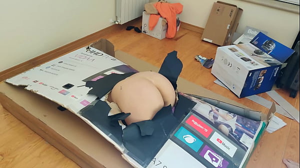Stepsister receives anal internal cumshot through a hole in a box