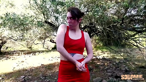 Daisy offre son cul dans un gang-bang