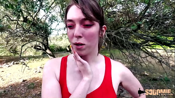 Daisy offre son cul dans un gang-bang