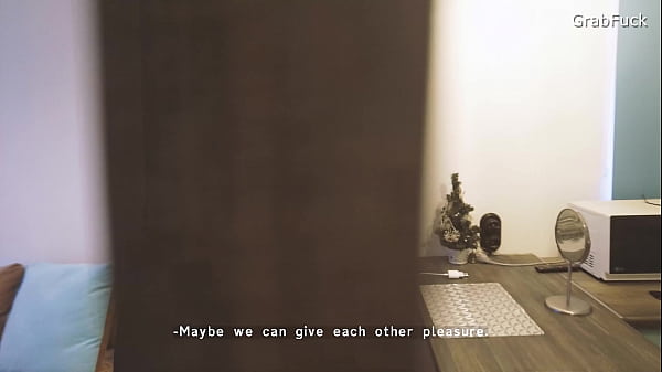 Парикмахер на дому. Расплатился спермой с её тугой попкой. Кончил внутрь!