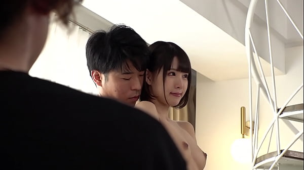 『愛し合う夫婦が残したいメモリアルヌードフォト』と題された雑誌の企画と妻を騙し、絶倫チ○ポ男と素肌密着偽撮影会で寝取られ検証！！旦那よりも若くてカチカチに反り返ったチ○ポがマ○コまで3cmに超接近して奥さん急激欲情！？旦那が近くにいるにも関わらず生中出し！！ 10【Part3】