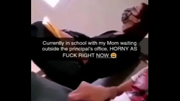 Madre masturba a su hijo