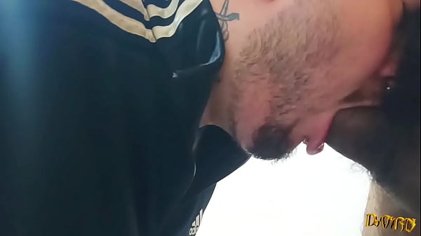 Roma fiú pénzért szopott és megdugta a seggét