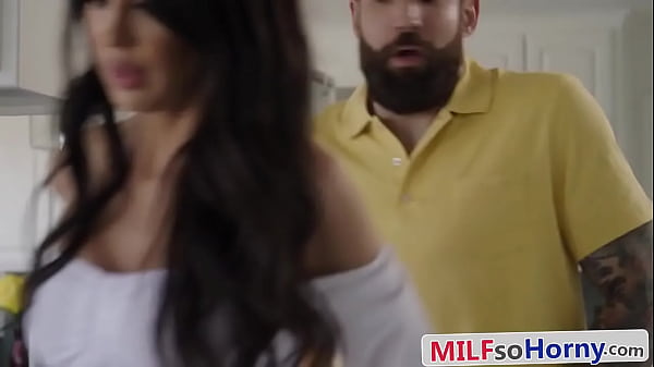 Sneaky Real Estate Agent MILF Sells 12 Million House In Exchange For Sex
