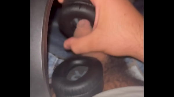 Headphones fuck and cum