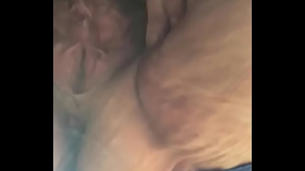 Oma zonder slipje onder jurk