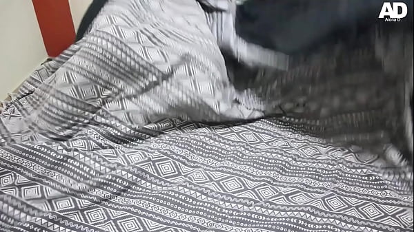 Hermanastros pillados follando en su habitacion