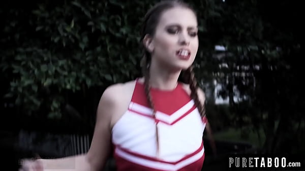 Cheerleader Jill Kassidy Wants To Fuck Older Guy