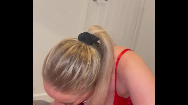 Szopja a nagy farkát majd 69-es pózban folytatják