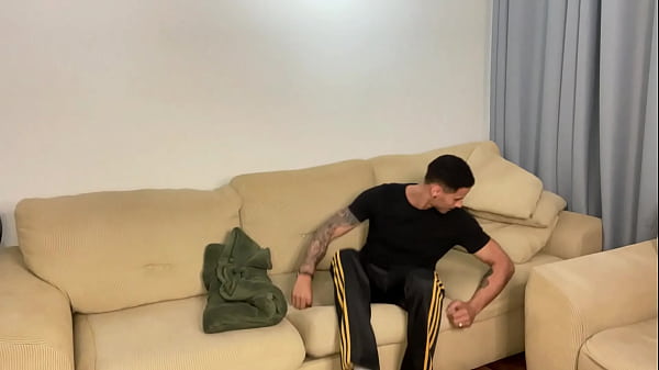 Fui dormir na casa de uma parente e acabou em putaria - Free