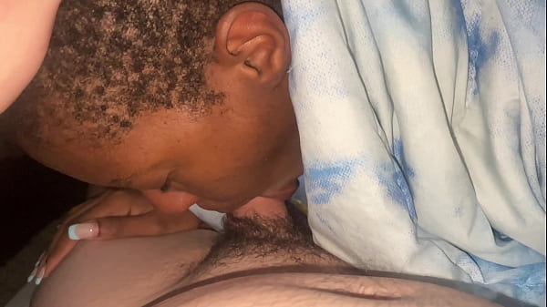 ébano sexy adora seu pau branco