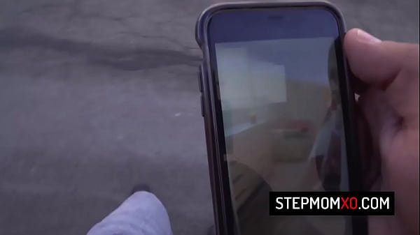 Blonde Stiefmoeder Kayla Paige: Zet haar stiefzoon in de kast