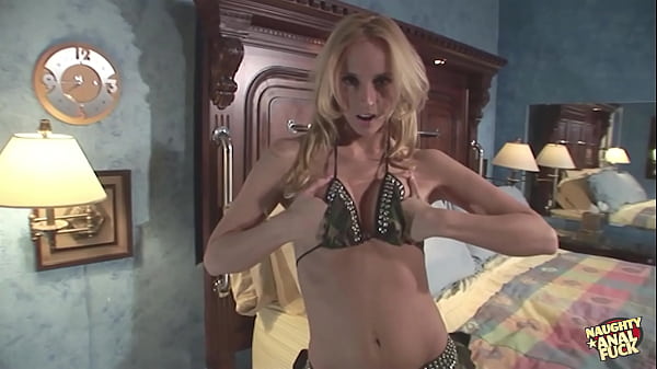 Tall Latina Crhis Marley wants nothing more but to do a DP for you