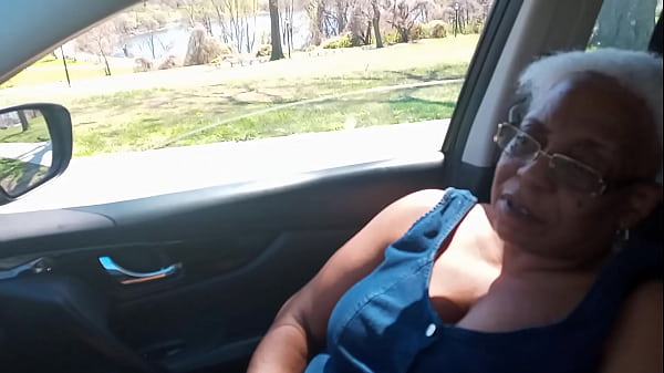 Piscando à beira do lago